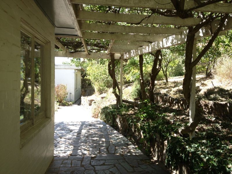 8 Gawler Crescent, Deakin ACT 2600