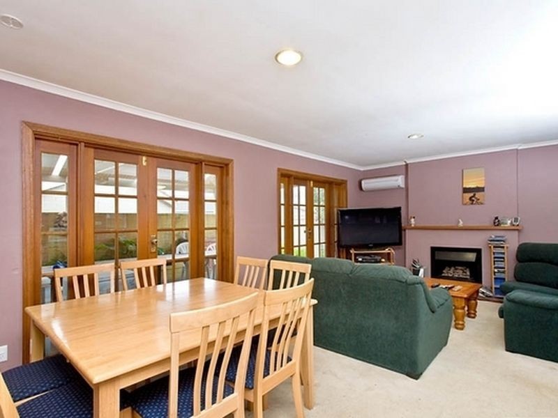 3 Narambi Street, Narrabundah ACT 2604