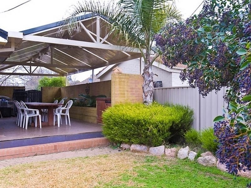 3 Narambi Street, Narrabundah ACT 2604