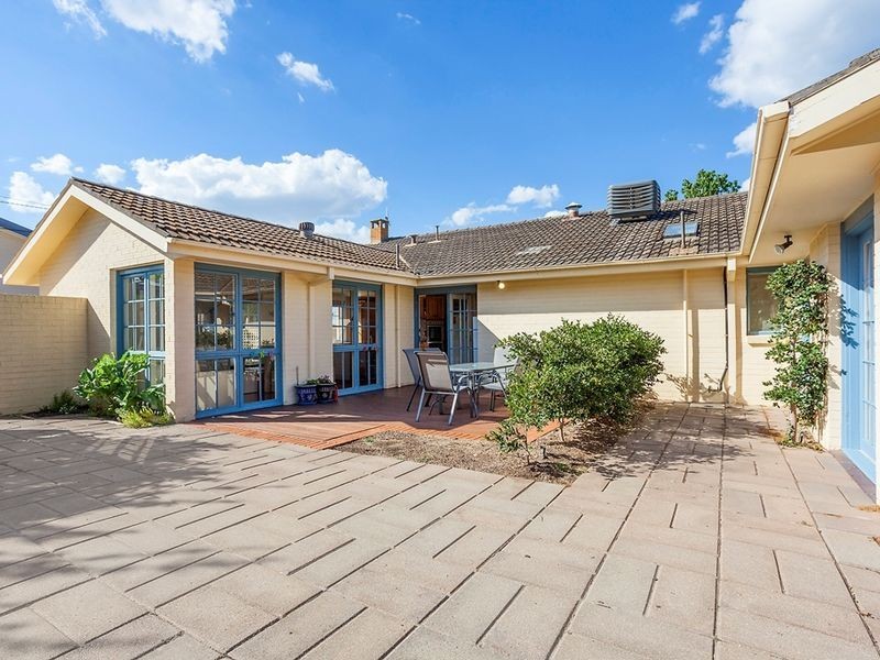 14 McLaren Crescent, Pearce ACT 2607