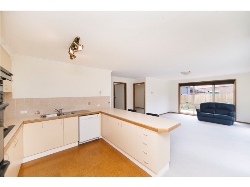 8 Leeper Place, Isaacs ACT 2607