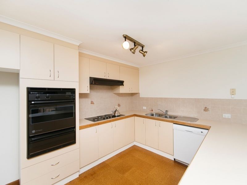 8 Leeper Place, Isaacs ACT 2607