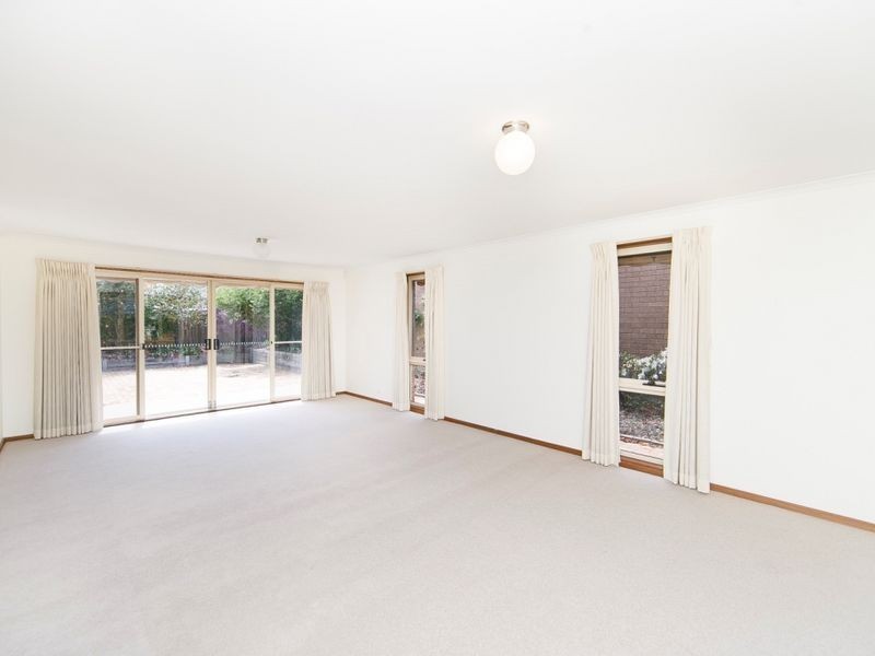 8 Leeper Place, Isaacs ACT 2607