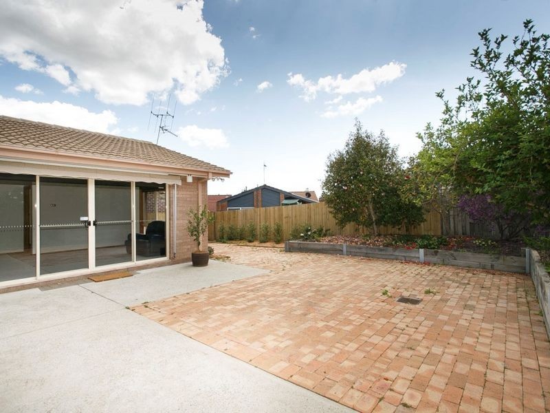 8 Leeper Place, Isaacs ACT 2607