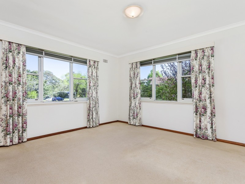 33 Newdegate Street, Deakin ACT 2600