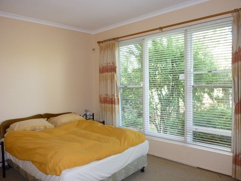 121 Captain Cook Crescent, Narrabundah ACT 2604