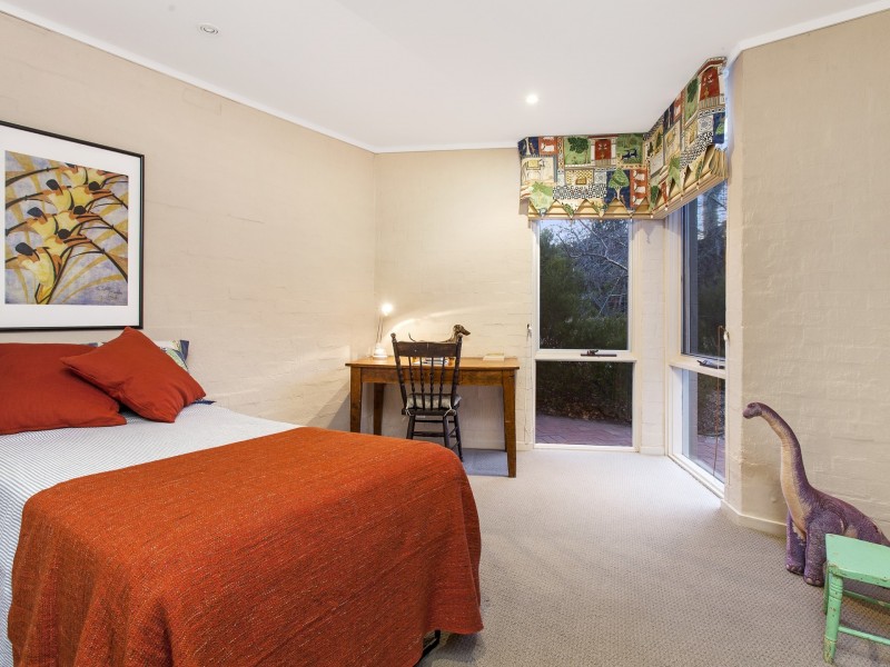 15 Dampier Crescent, Forrest ACT 2603