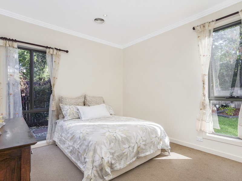13 Newdegate Street, Deakin ACT 2600