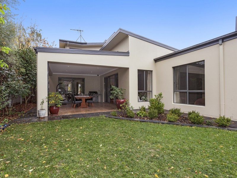 13 Newdegate Street, Deakin ACT 2600