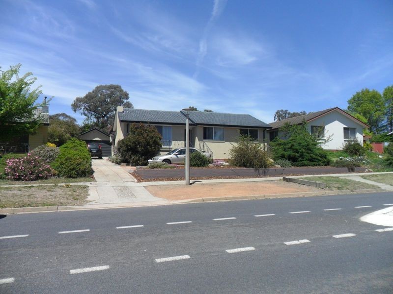 82 Eggleston Crescent, Chifley ACT 2606