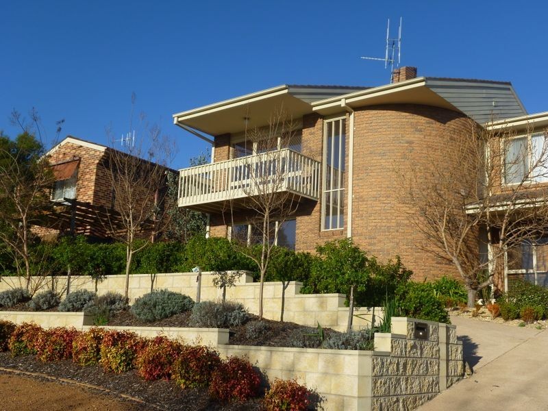 12 Whitty Crescent, Isaacs ACT 2607