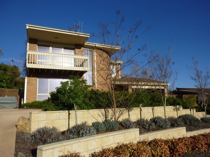 12 Whitty Crescent, Isaacs ACT 2607