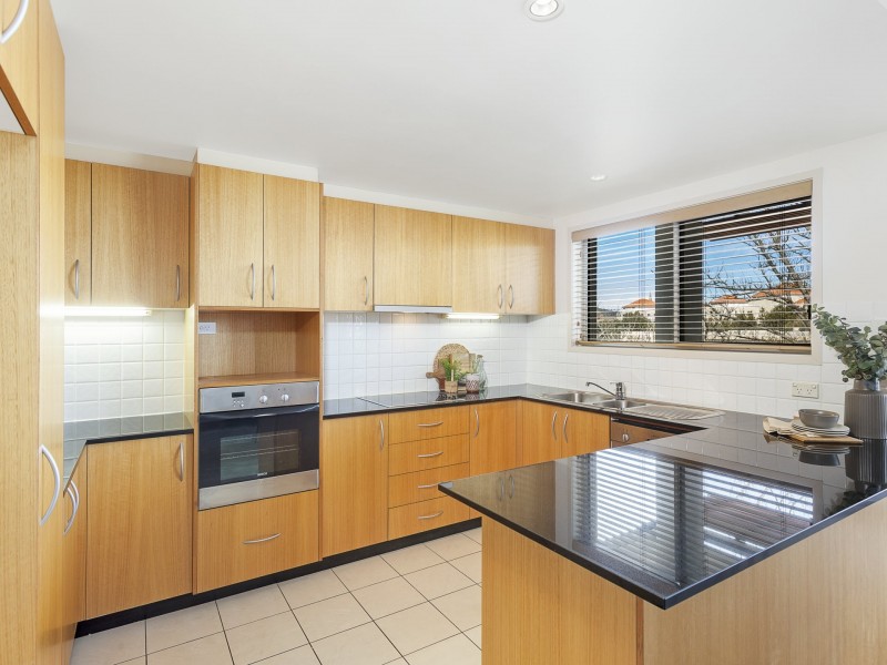 38/12 National Circuit, Barton ACT 2600