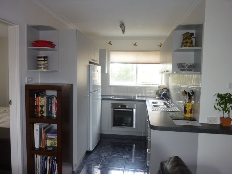 2/102 Henderson Road, Queanbeyan NSW 2620