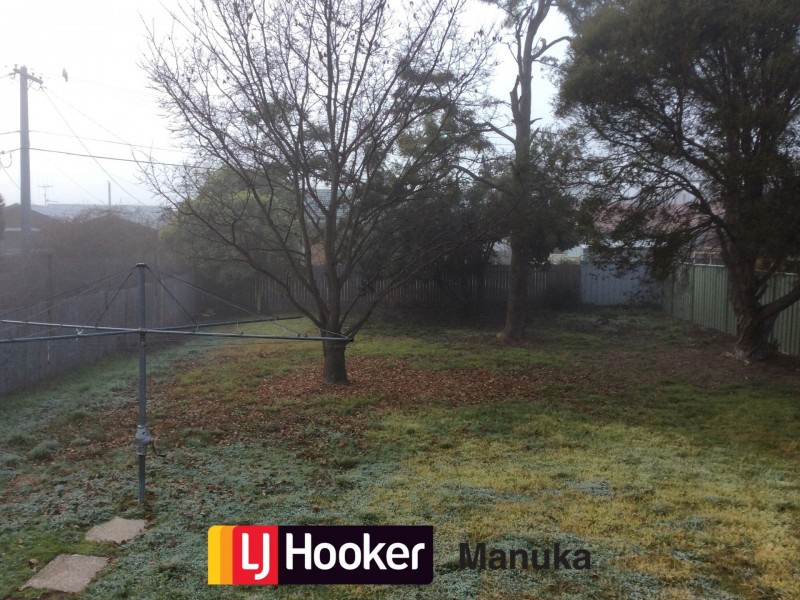 2/8 MacNaughton, Higgins ACT 2615