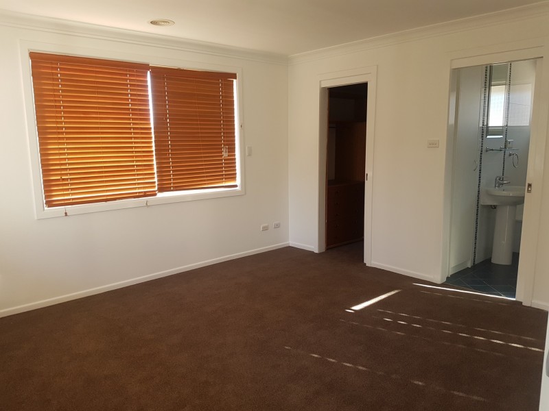 176 Captain Cook Crescent, Narrabundah ACT 2604