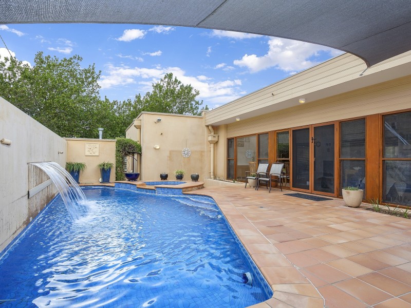 24 Arthur Circle, Forrest ACT 2603