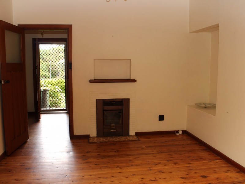 12 McKinlay Street, Narrabundah ACT 2604