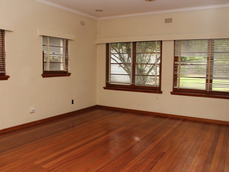 12 McKinlay Street, Narrabundah ACT 2604