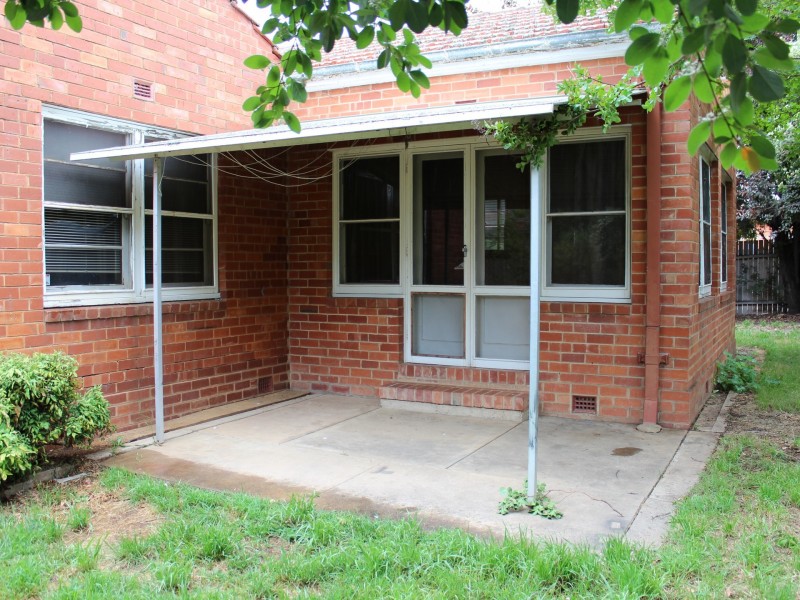 12 McKinlay Street, Narrabundah ACT 2604
