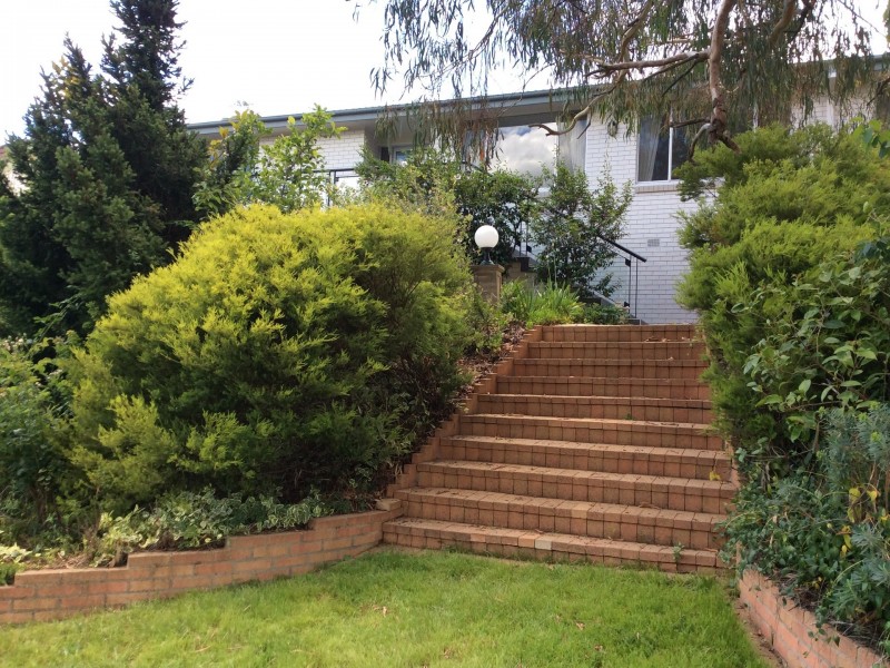 23 Hawkesbury Crescent, Farrer ACT 2607