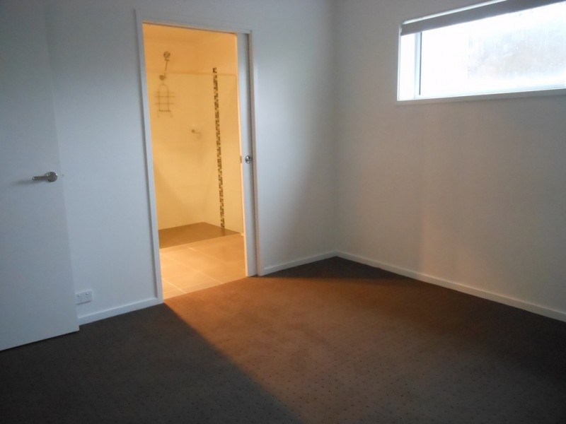 60F/3 Young Street, Queanbeyan NSW 2620