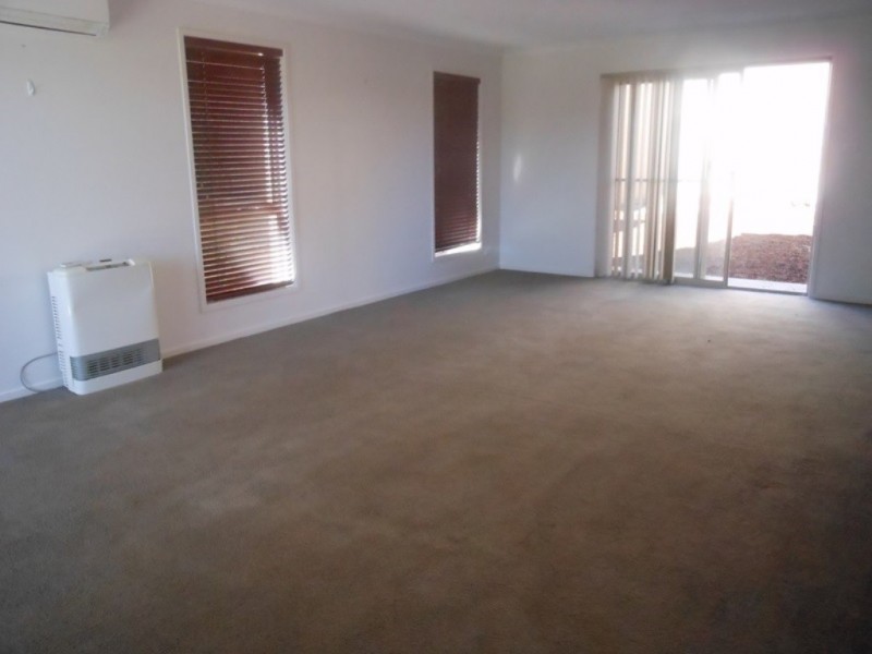 2 Toft Street, Dunlop ACT 2615