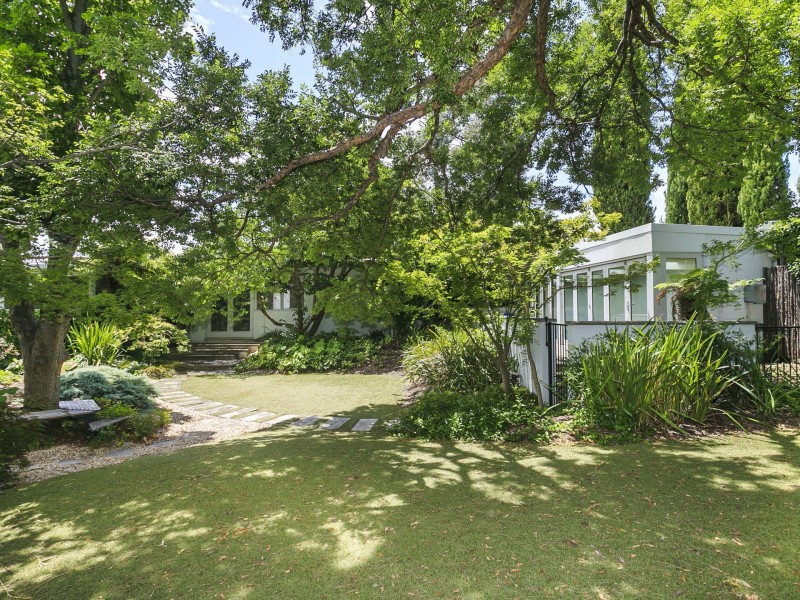 7 Canterbury Crescent, Deakin ACT 2600