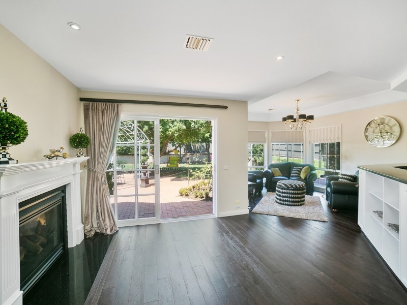 4 Lakeview Gardens, Jerrabomberra NSW 2619