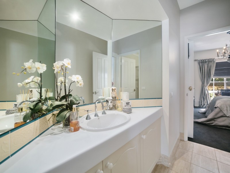 4 Lakeview Gardens, Jerrabomberra NSW 2619