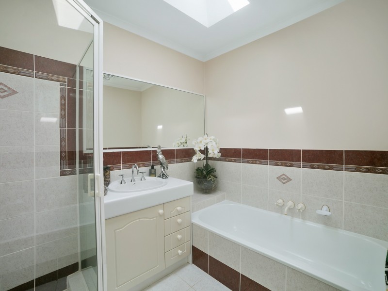 4 Lakeview Gardens, Jerrabomberra NSW 2619