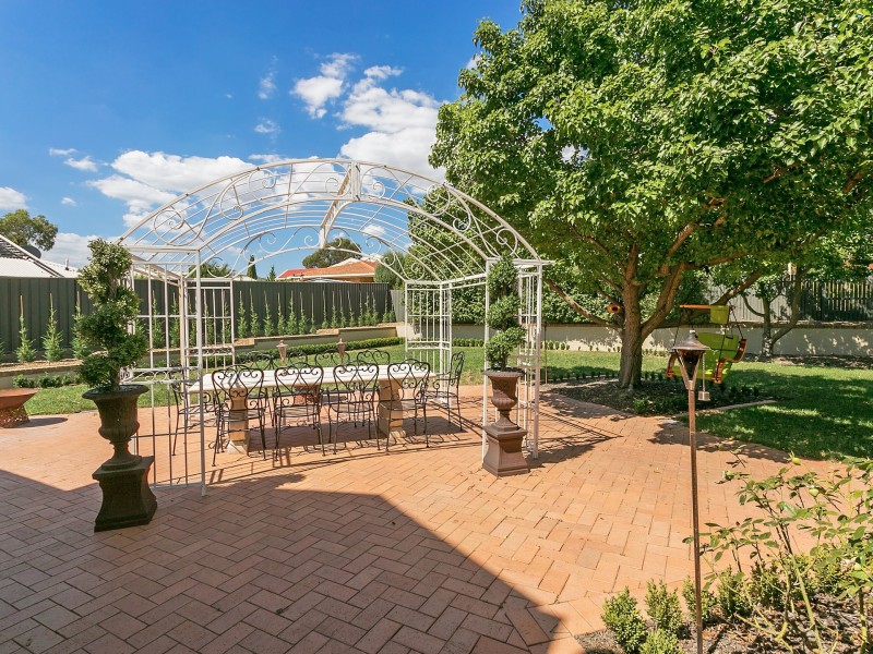 4 Lakeview Gardens, Jerrabomberra NSW 2619