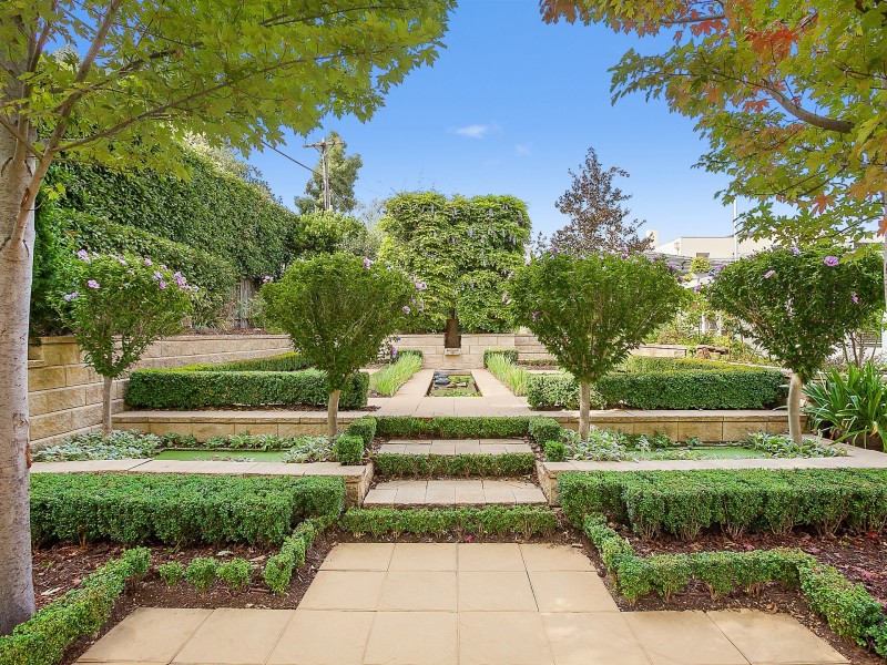 2 Hunter Street, Yarralumla ACT 2600