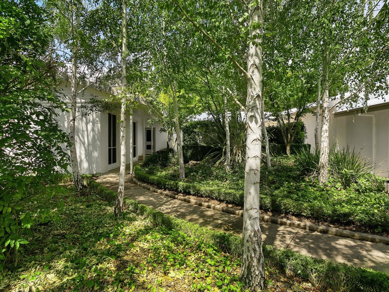 2 Hunter Street, Yarralumla ACT 2600