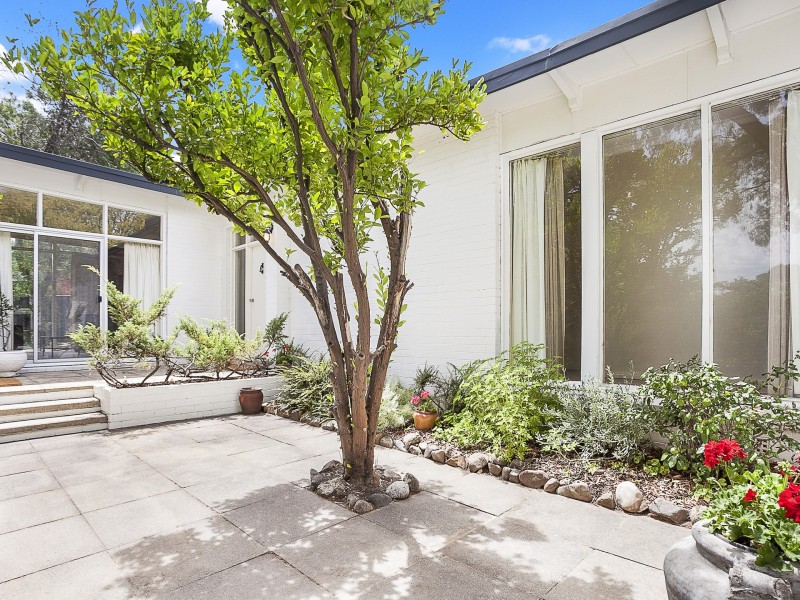 14 Tudor Place, Hughes ACT 2605
