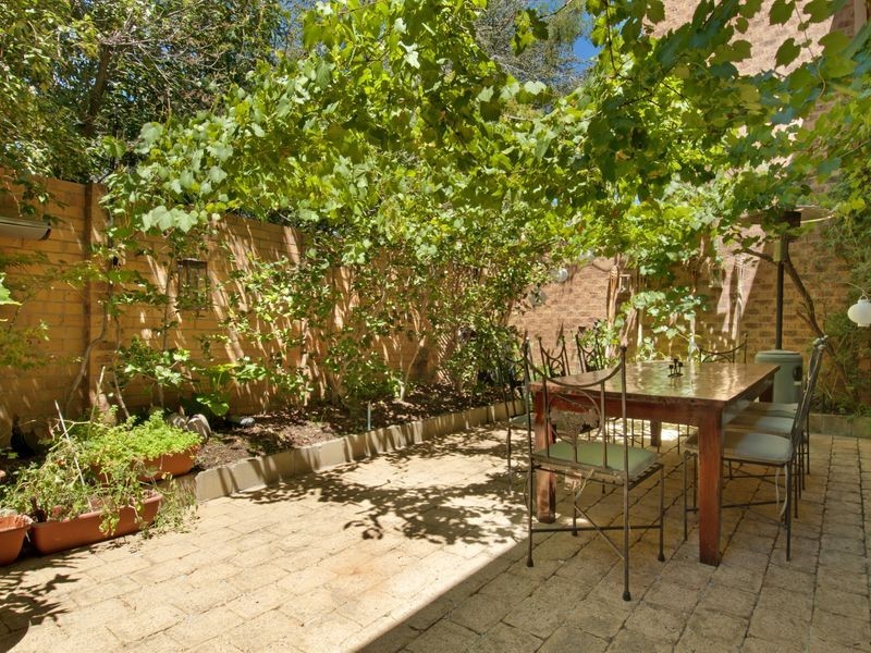 2/23 Giles Street, Kingston ACT 2604