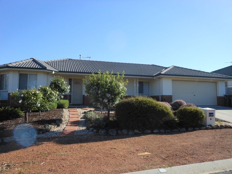 14 Unwin Avenue, Jerrabomberra NSW 2619