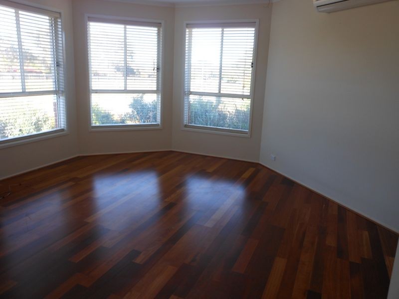 14 Unwin Avenue, Jerrabomberra NSW 2619