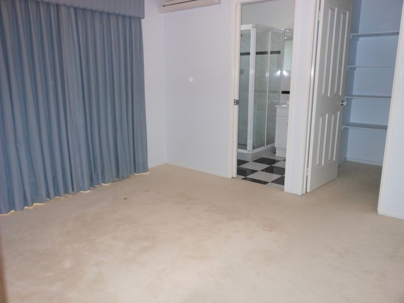 14 Unwin Avenue, Jerrabomberra NSW 2619