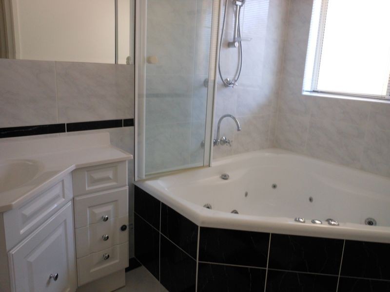 14 Unwin Avenue, Jerrabomberra NSW 2619