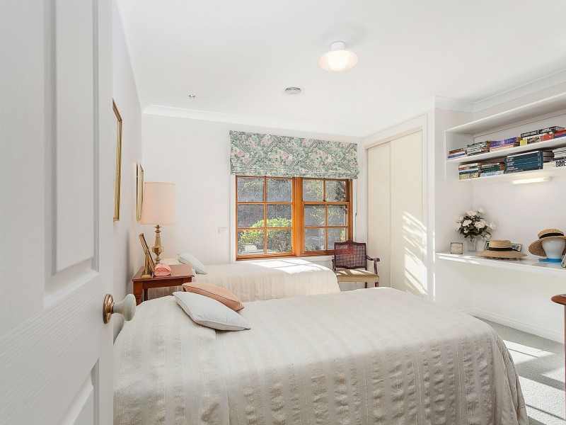 10 MacDonnell Street, Yarralumla ACT 2600