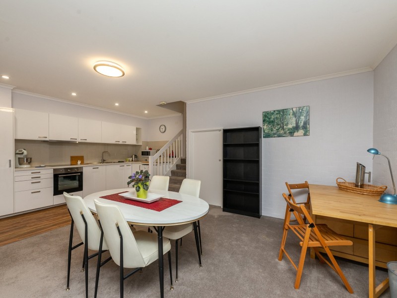 18 Bootle Place, Phillip ACT 2606