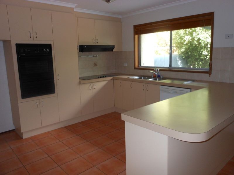 5 Dods Place, Greenway ACT 2900