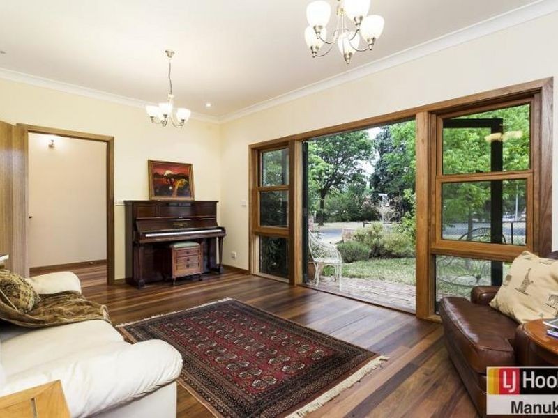 9 Schlich Street, Yarralumla ACT 2600