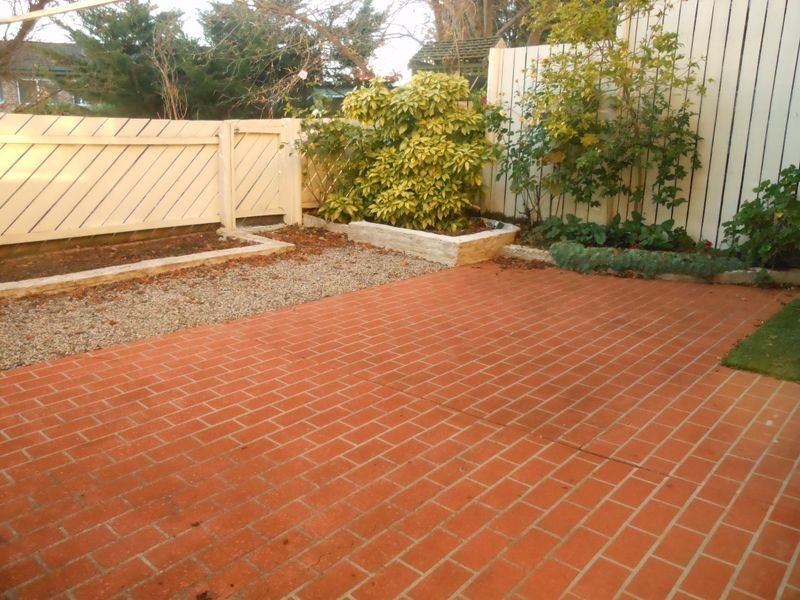 9 Dods Place, Greenway ACT 2900
