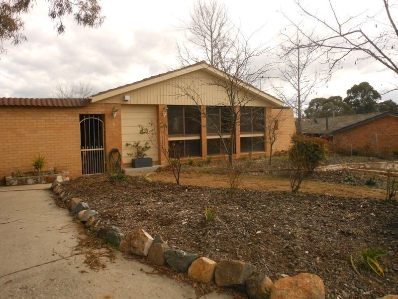 4 Strachan Place, Wanniassa ACT 2903