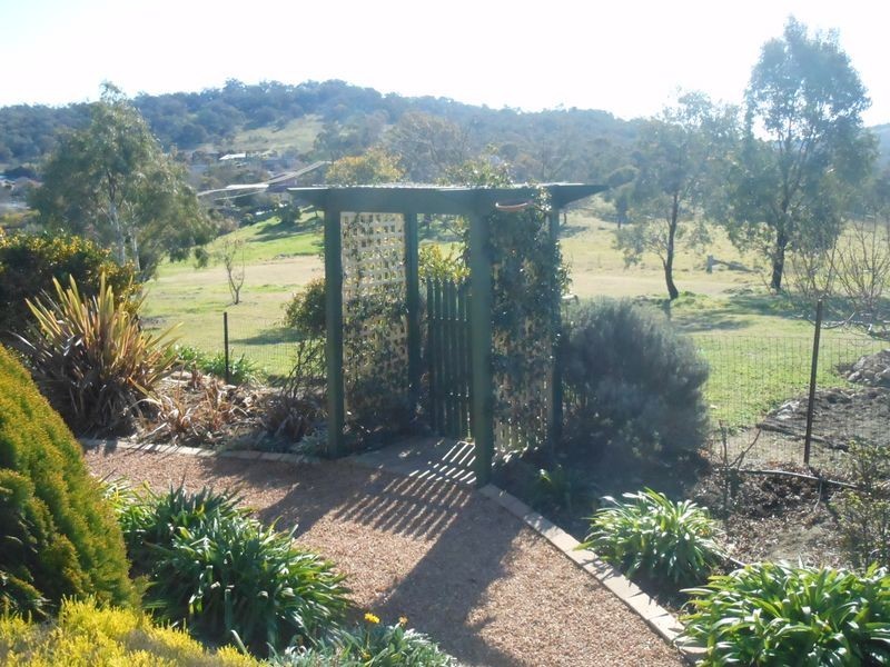 9 Bracker Place, Macarthur ACT 2904