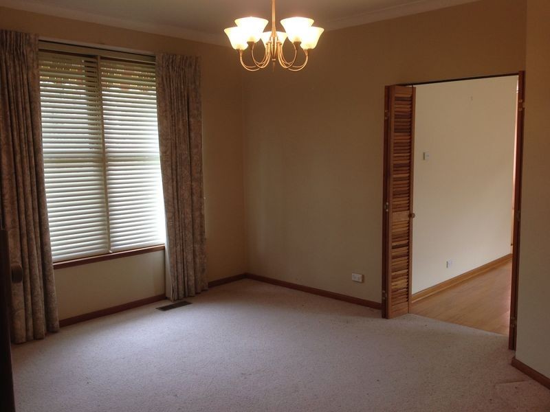21 Fergusson Crescent, Deakin ACT 2600