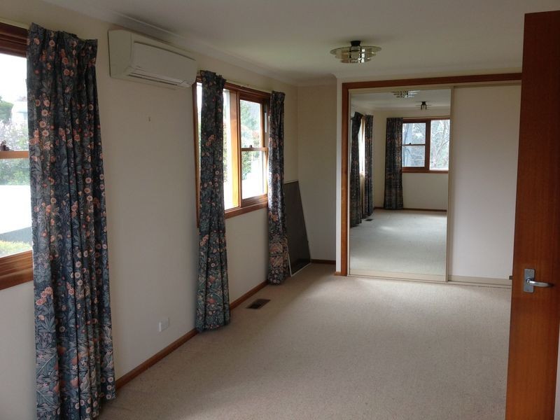21 Fergusson Crescent, Deakin ACT 2600