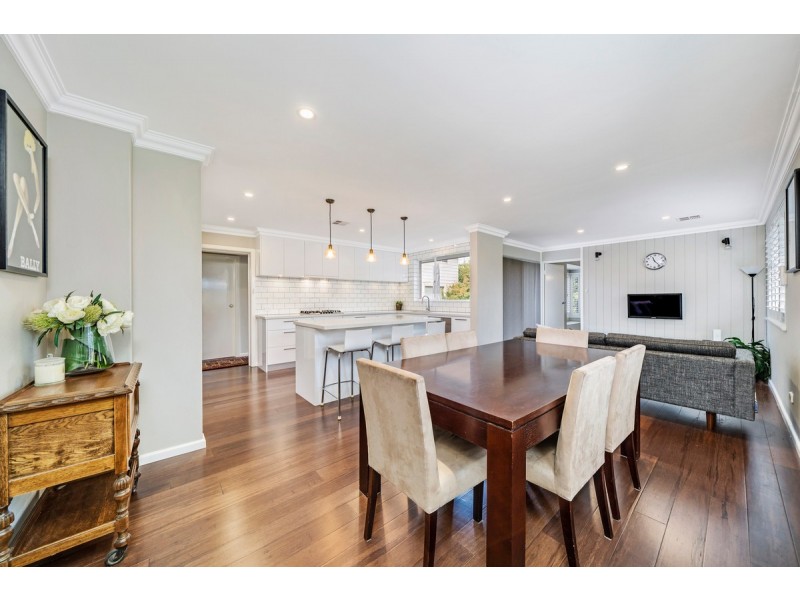 9 Hopetoun Circuit, Deakin ACT 2600